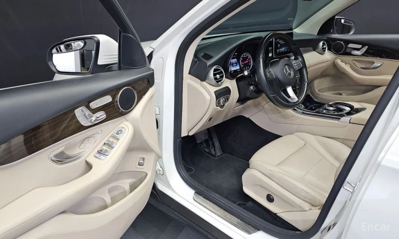 Mercedes-Benz GLC 300, снимка 12 - Автомобили и джипове - 53197521