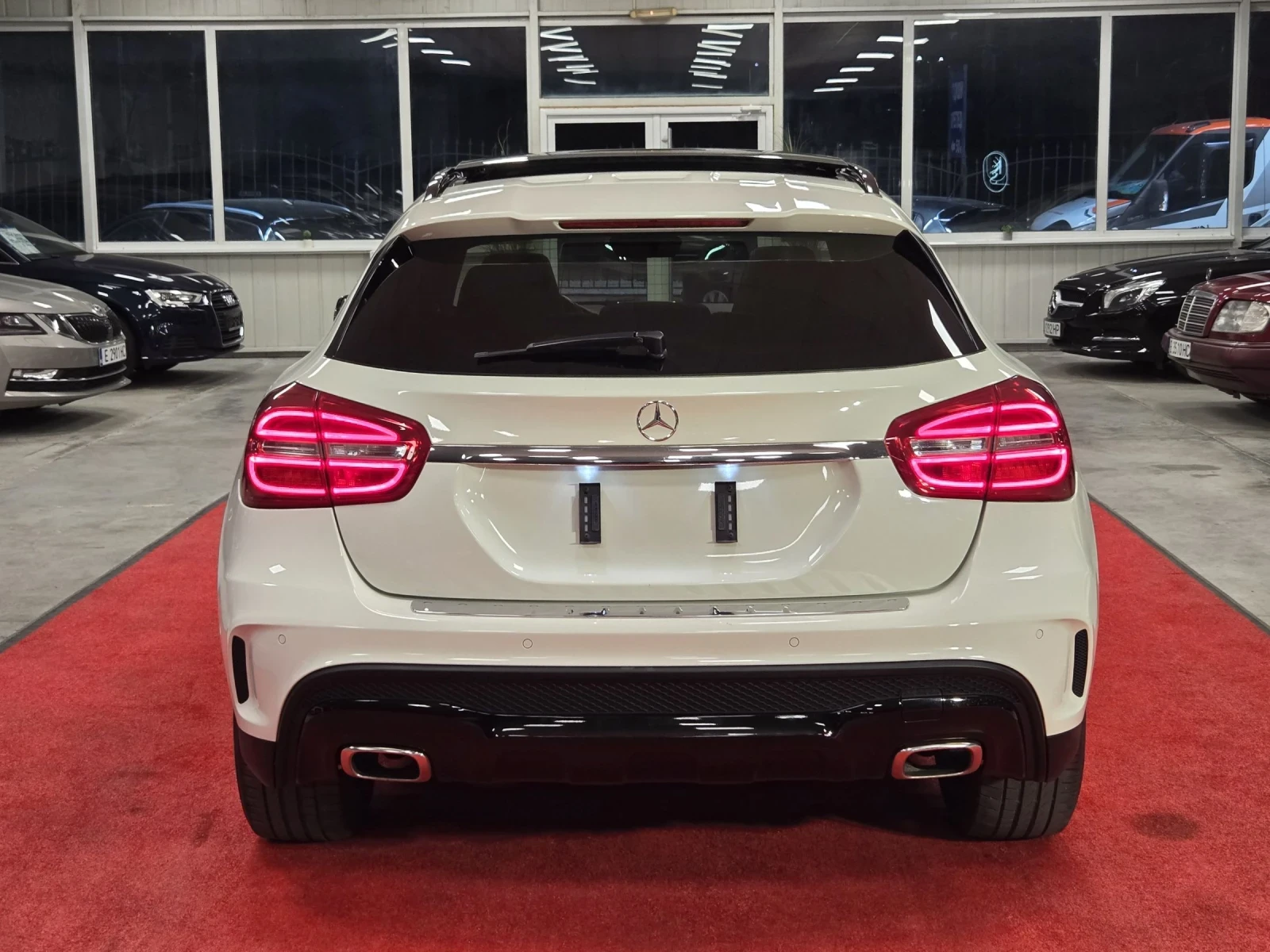 Mercedes-Benz GLA 200 / Автоматик / AMG / Швейцария / Панорама  - изображение 5