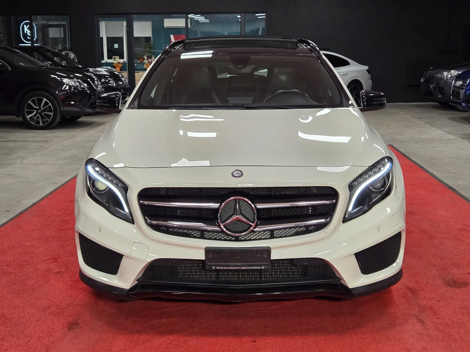 Mercedes-Benz GLA 200 / Автоматик / AMG / Швейцария / Панорама  - изображение 2