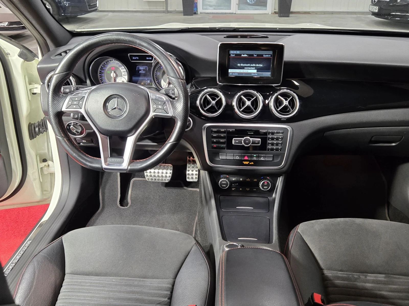 Mercedes-Benz GLA 200 / Автоматик / AMG / Швейцария / Панорама  - изображение 9