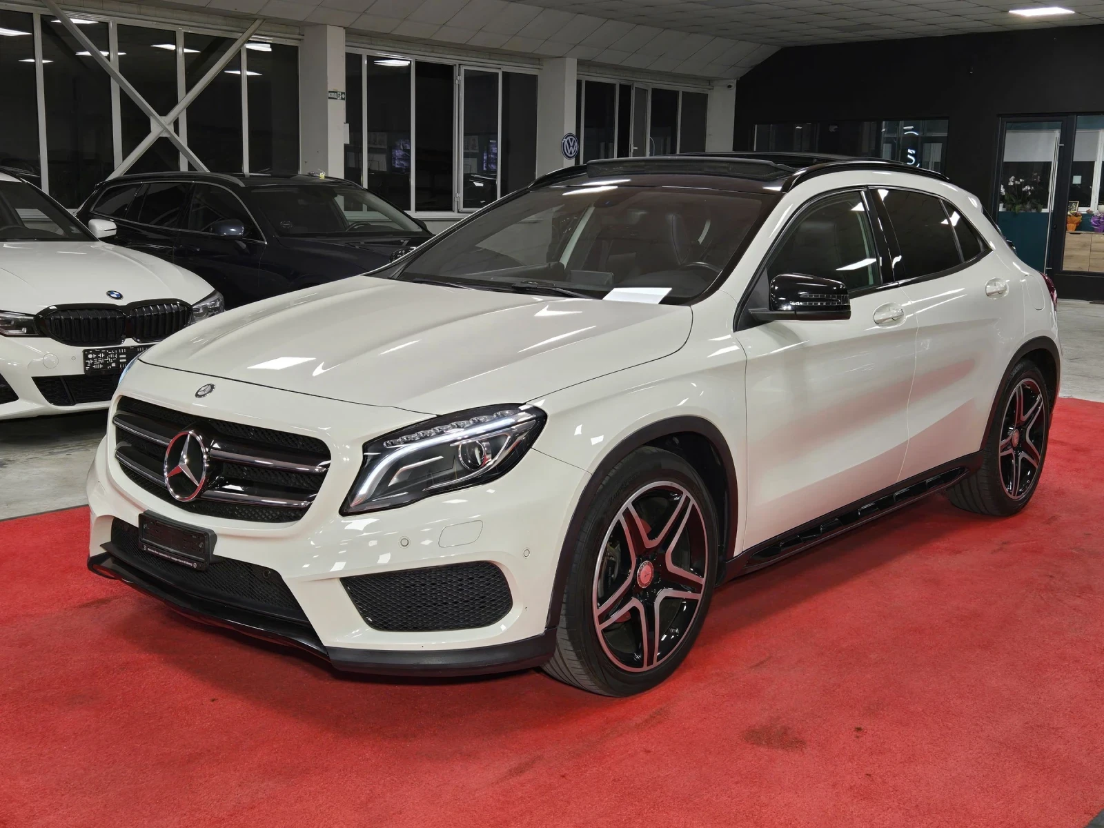 Mercedes-Benz GLA 200 / Автоматик / AMG / Швейцария / Панорама  - изображение 3