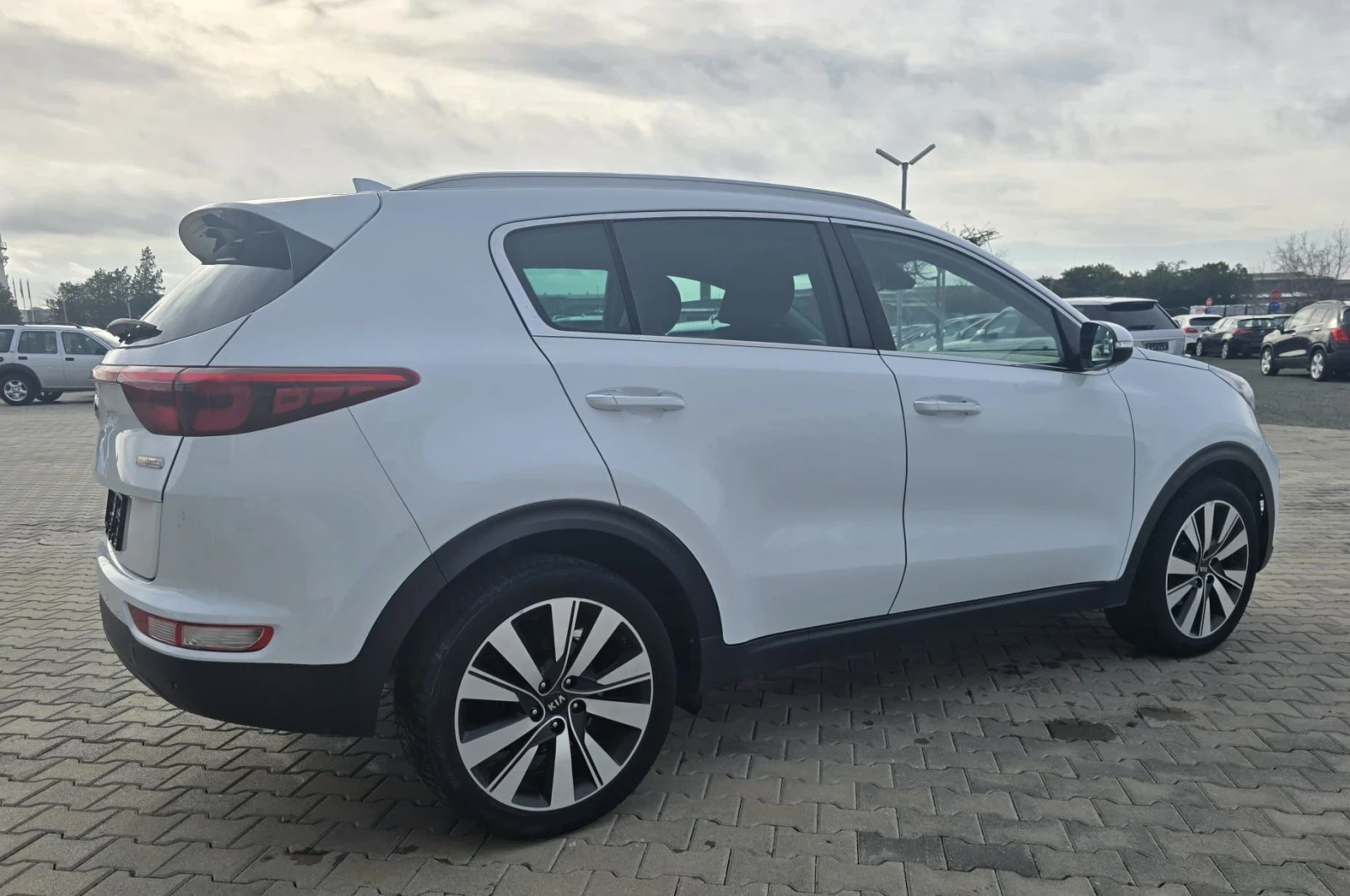 Kia Sportage 1.7CRDI AUTOMATICA  - изображение 4