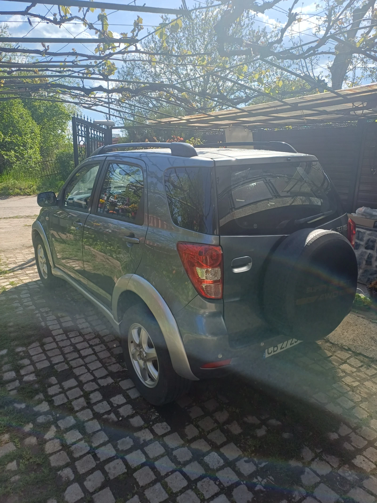 Daihatsu Terios 1.5 4х4, снимка 5 - Автомобили и джипове - 54448738