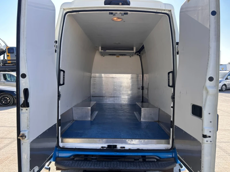 Iveco Daily 40C13 до 3.5т. Хладилен + Клима , снимка 17 - Бусове и автобуси - 49097295