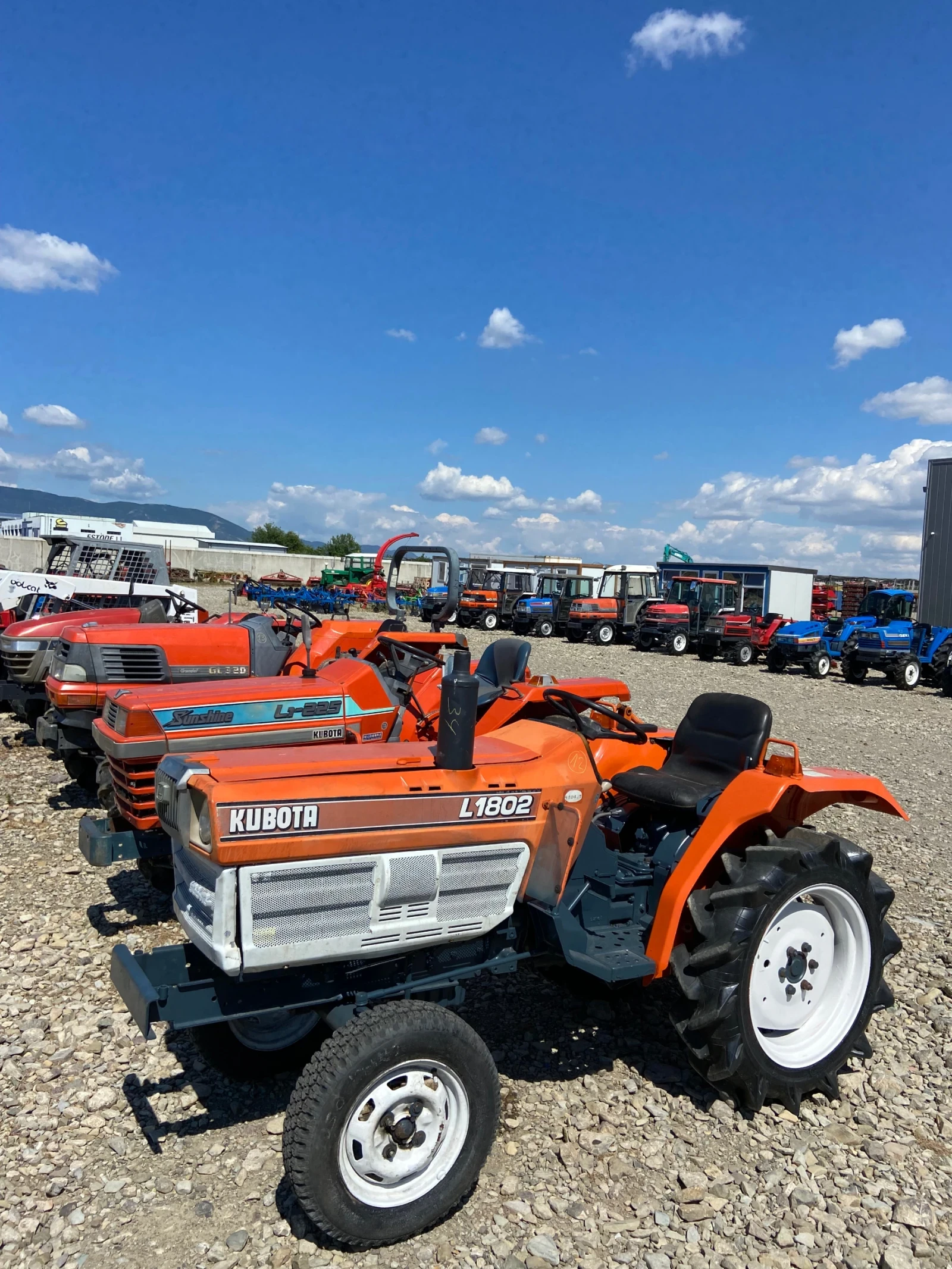 Трактор Kubota, снимка 6 - Селскостопанска техника - 55298495