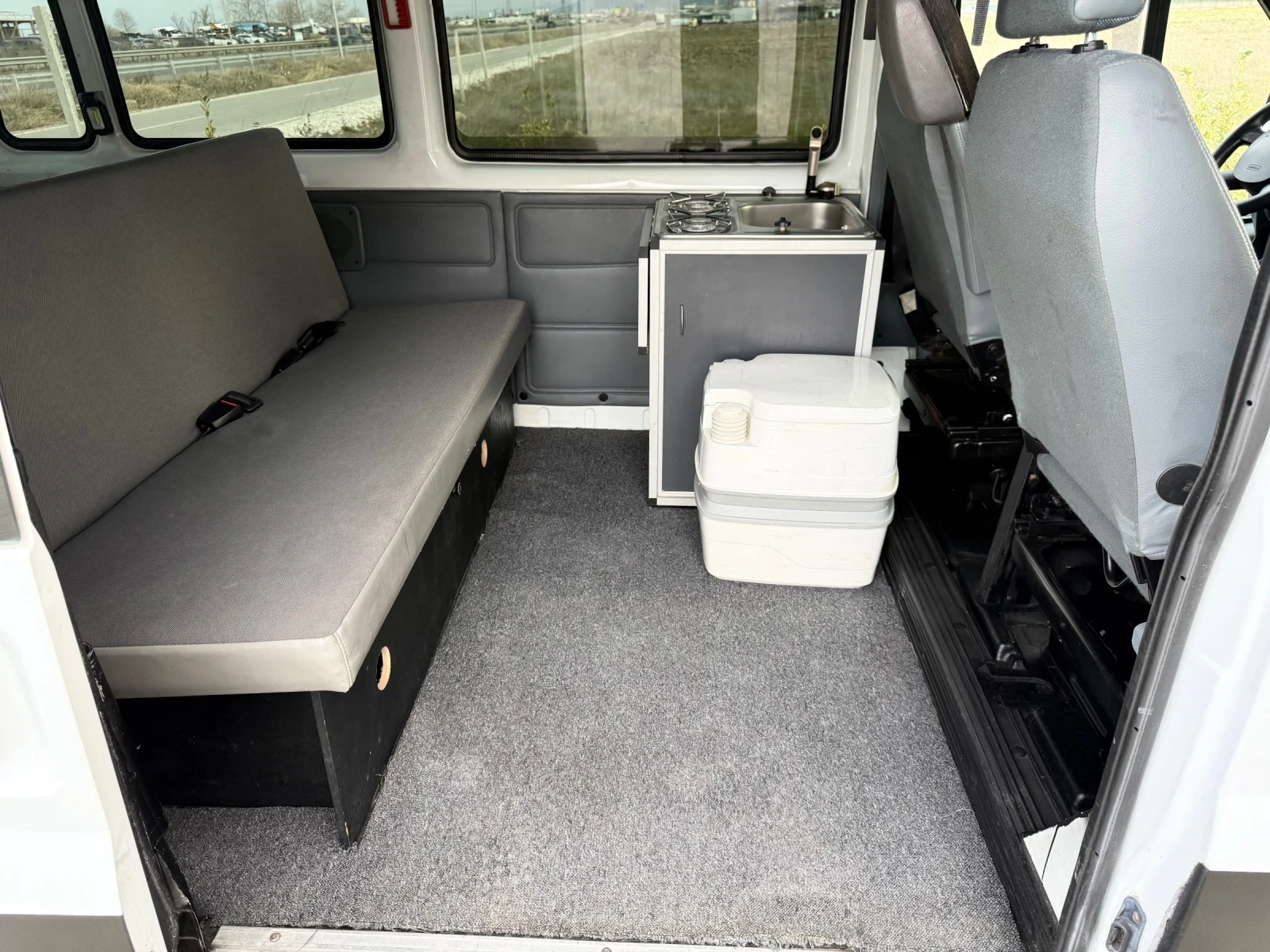 Кемпер Ford Transit 2.2 TDCi / CLIMA / CAMERA / MEDIA, снимка 12 - Каравани и кемпери - 53879084