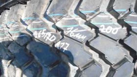 Гуми, снимка 1