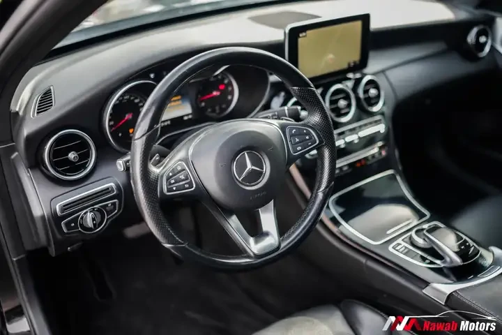 Mercedes-Benz C 300 LEATHER HEATED SEATS| PANORAMIC SUNROOF| ALLOYS, снимка 6 - Автомобили и джипове - 55091054
