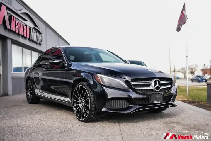 Mercedes-Benz C 300 LEATHER HEATED SEATS| PANORAMIC SUNROOF| ALLOYS, снимка 2 - Автомобили и джипове - 55091054