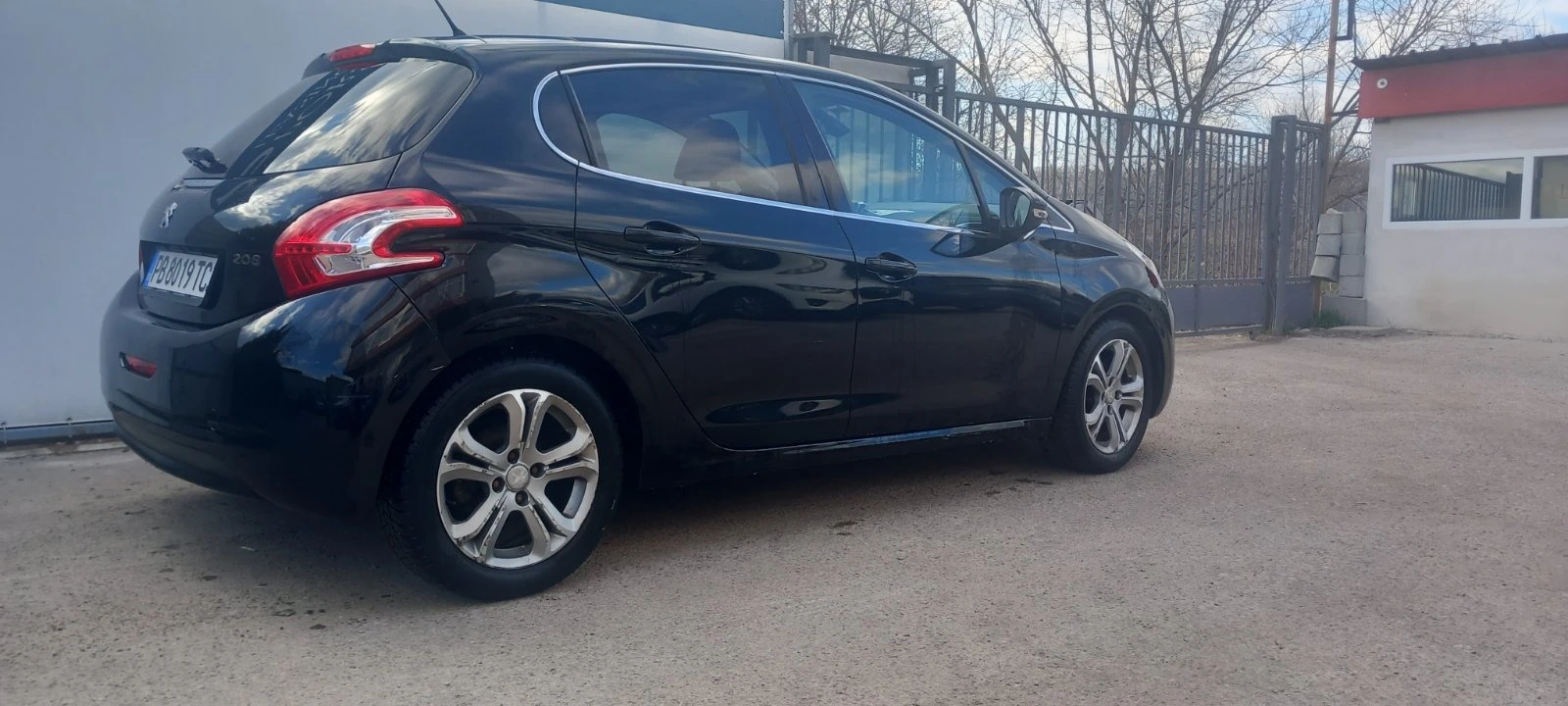 Peugeot 208 1.6  - изображение 8