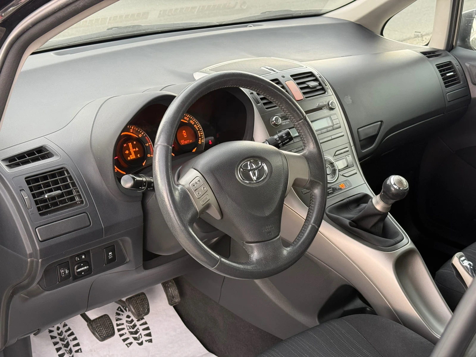 Toyota Auris 1.4 i LIZING - изображение 8