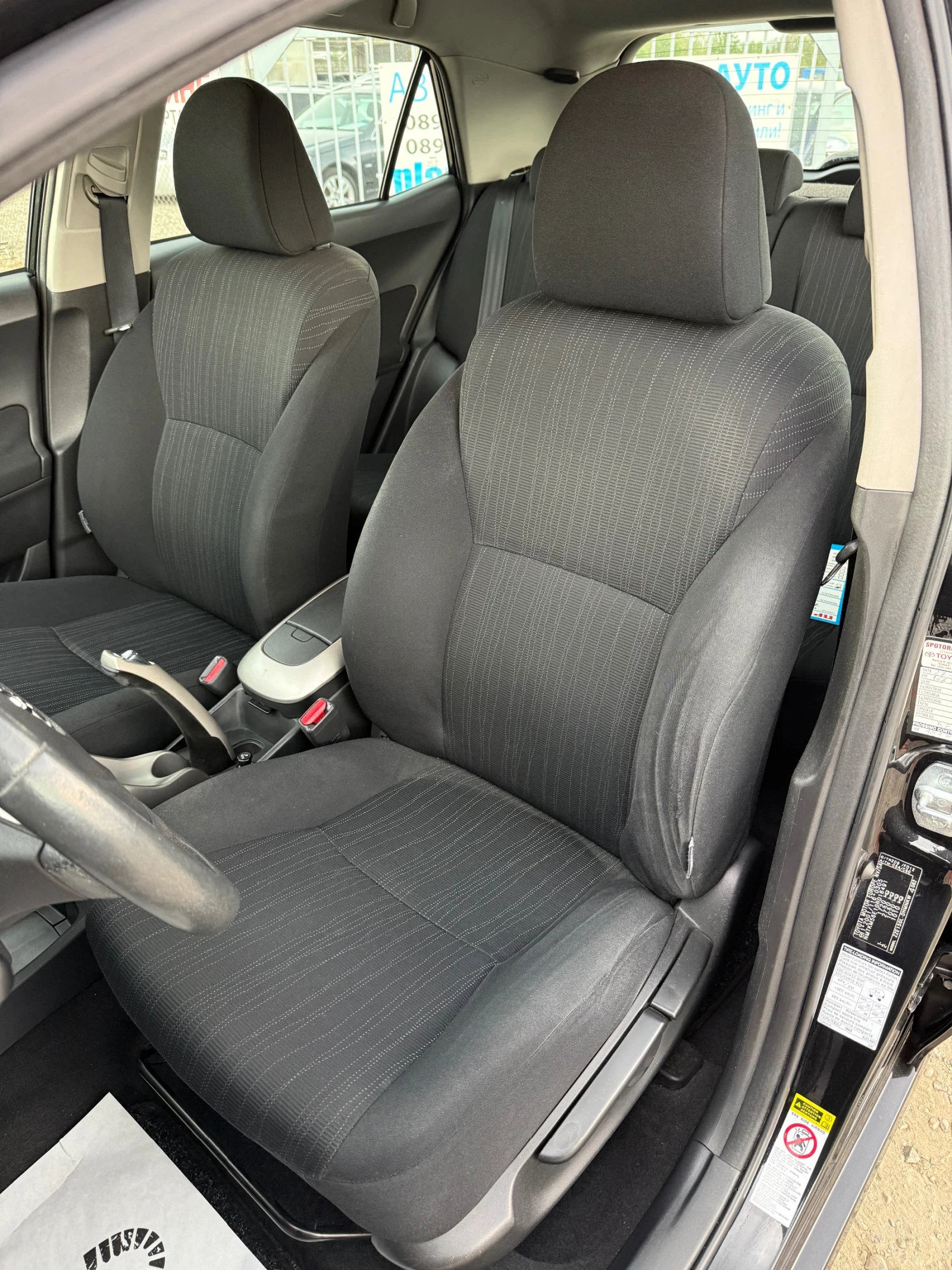 Toyota Auris 1.4 i LIZING - изображение 9