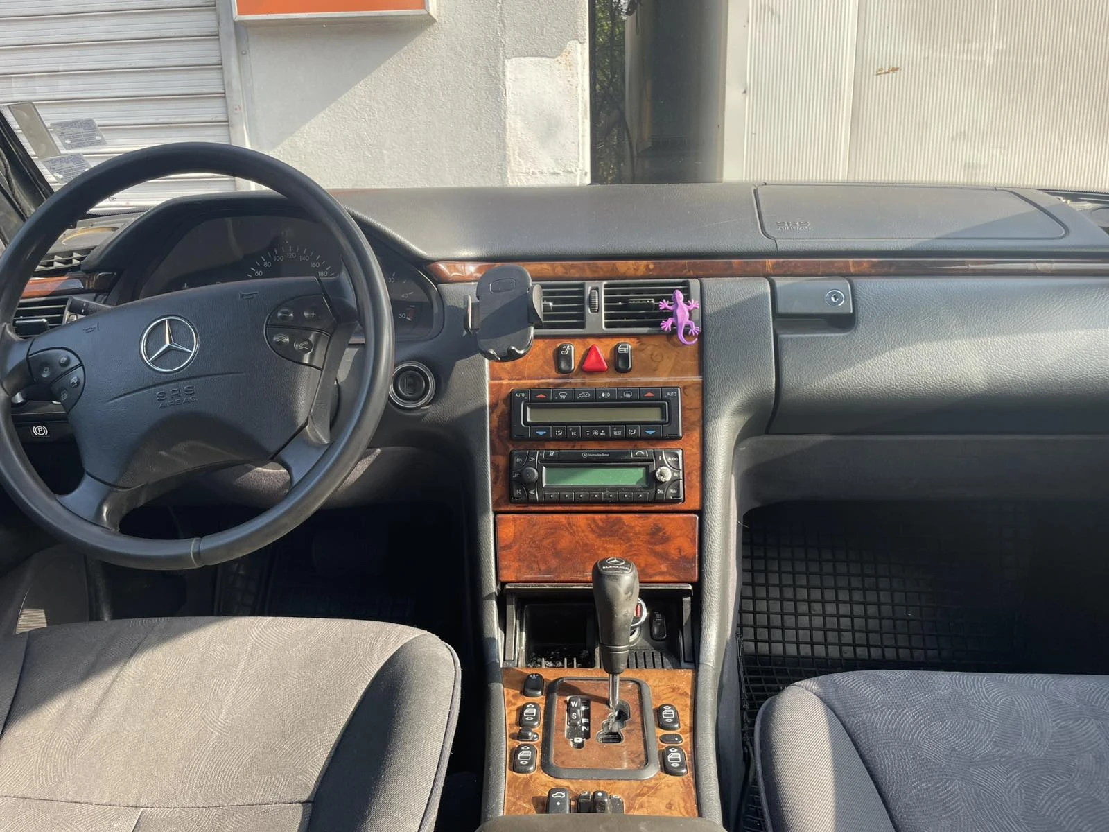 Mercedes-Benz E 270  - изображение 8