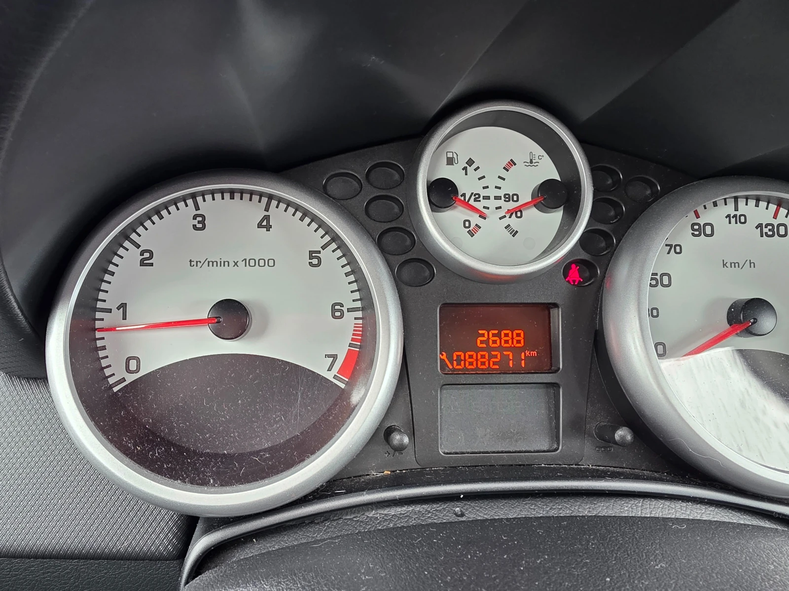 Peugeot 207 1.4 75кс. 88000км., снимка 15 - Автомобили и джипове - 54007537