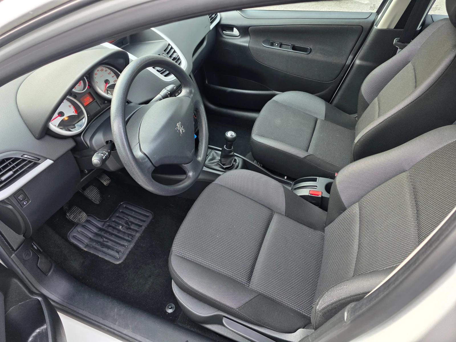 Peugeot 207 1.4 75кс. 88000км., снимка 11 - Автомобили и джипове - 54007537