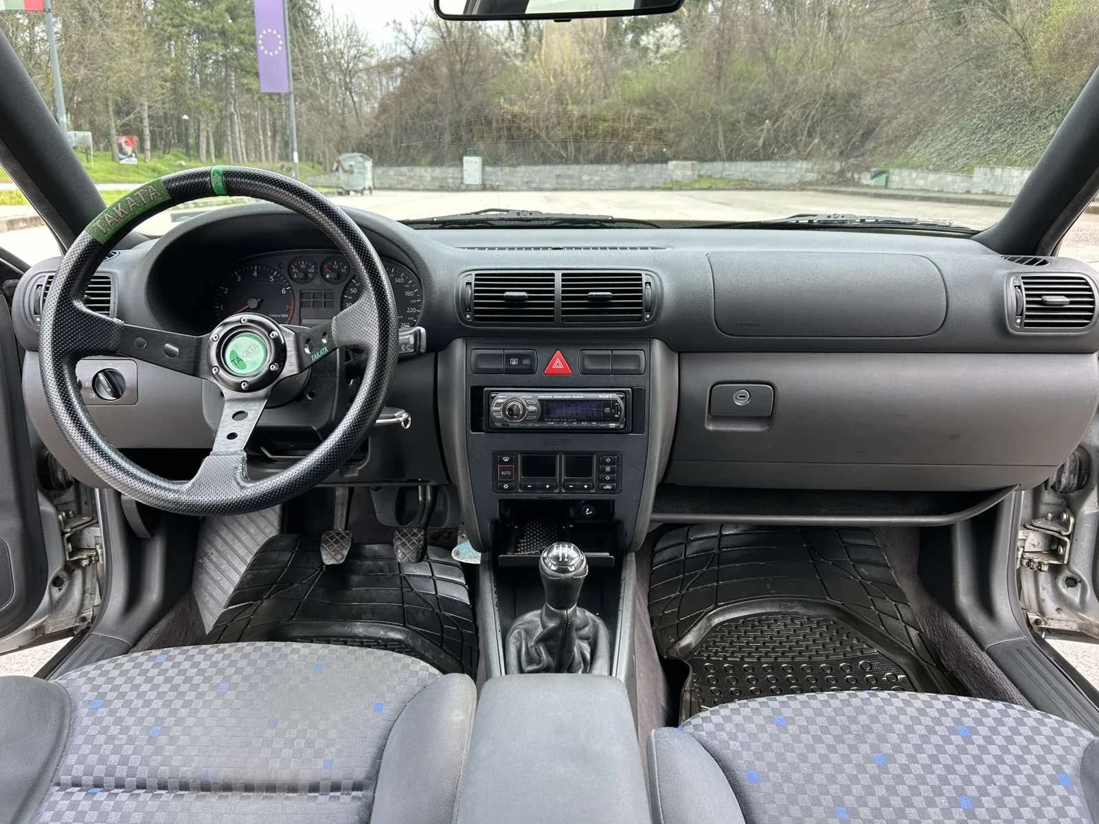 Audi A3 1.8 Турбо, снимка 11 - Автомобили и джипове - 54081800