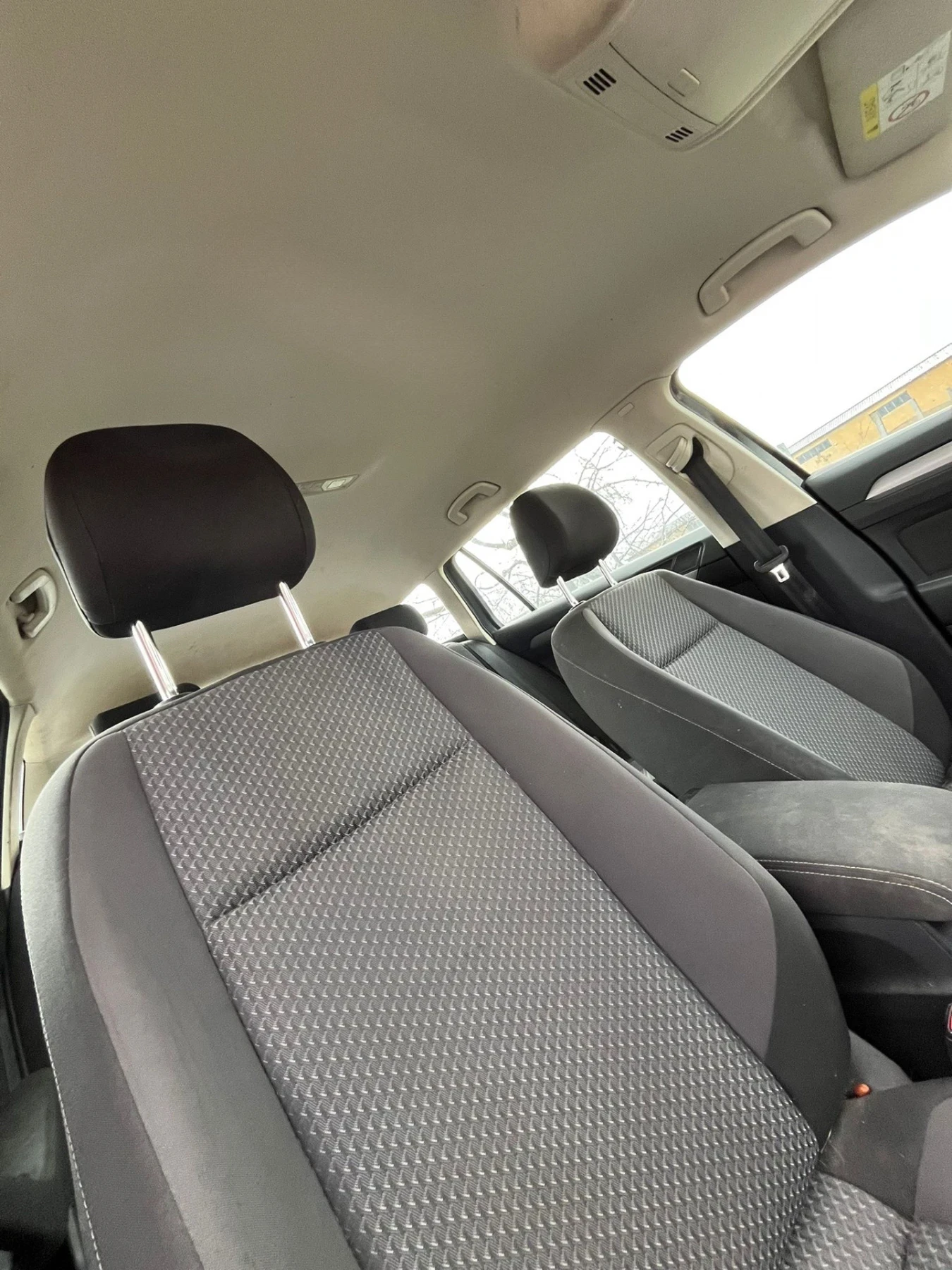 VW Passat b8 1.6tdi автомат, снимка 7 - Автомобили и джипове - 54195377