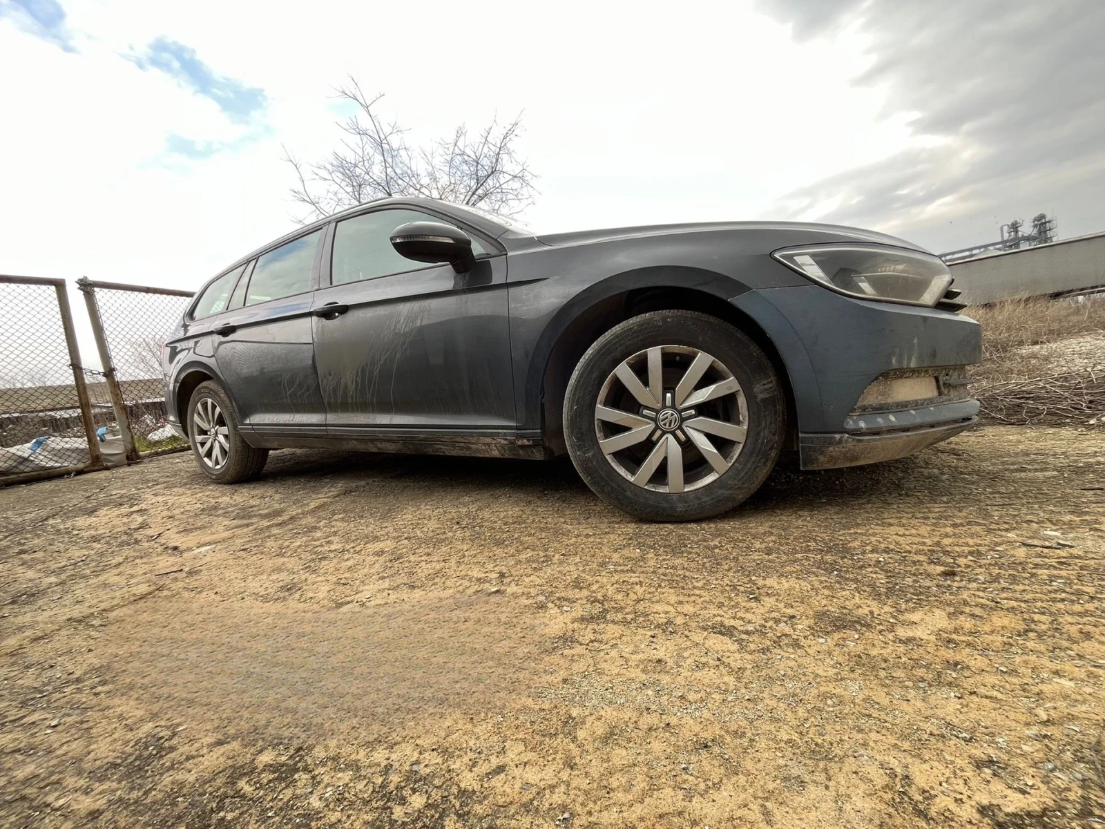 VW Passat b8 1.6tdi автомат, снимка 3 - Автомобили и джипове - 54195377