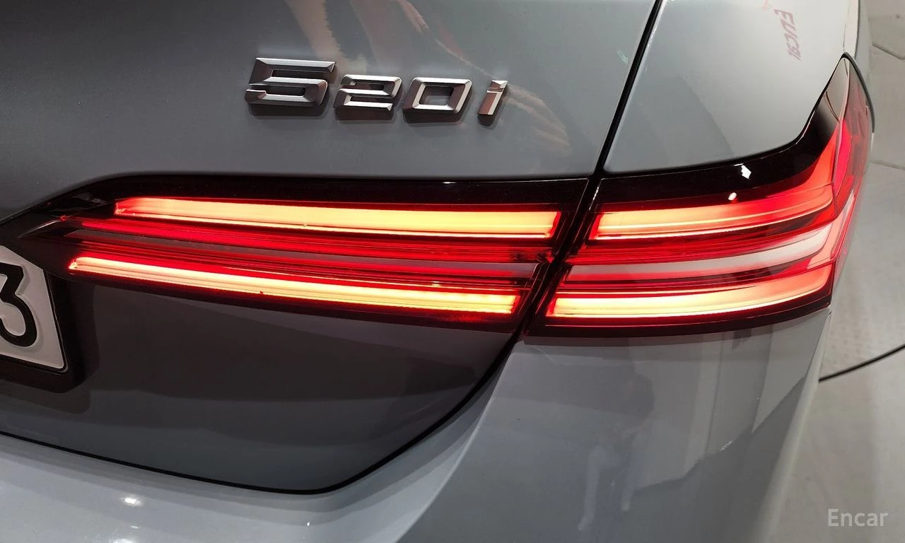 BMW 520 i* M* SPORT* ОБДУХВАНЕ* 360 КАМЕРА* , снимка 13 - Автомобили и джипове - 54778019