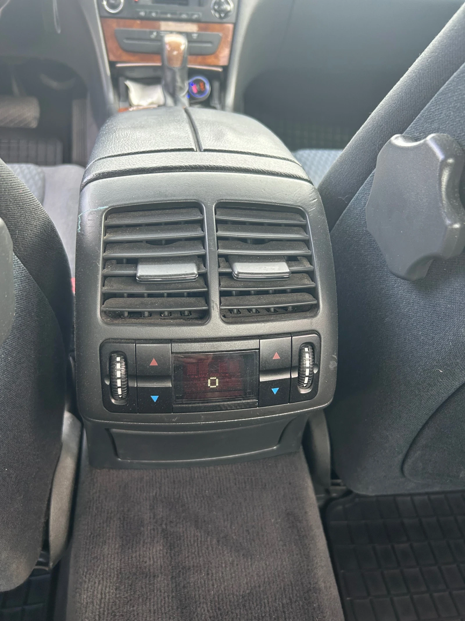 Mercedes-Benz E 220, снимка 9 - Автомобили и джипове - 54874899