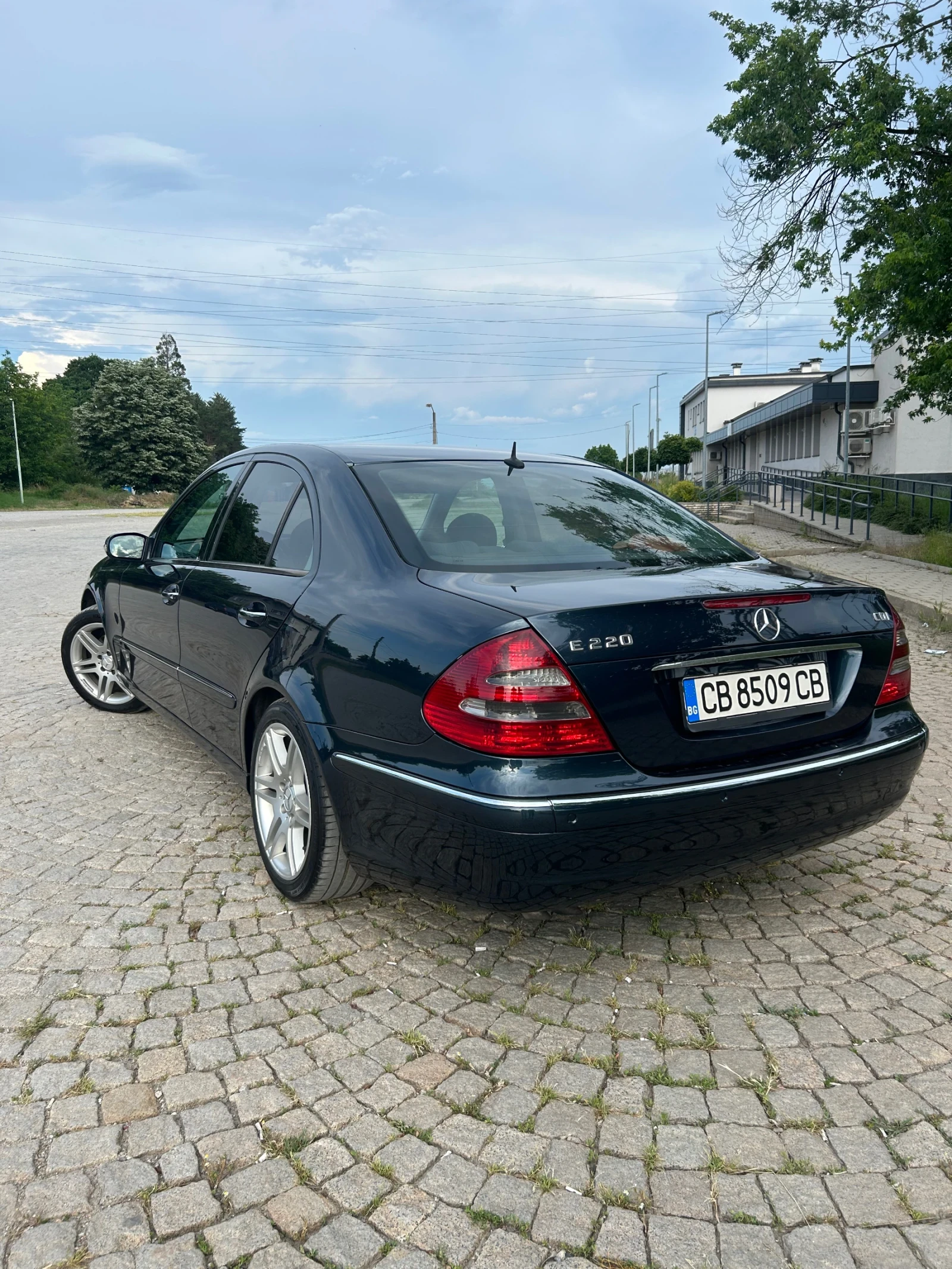 Mercedes-Benz E 220, снимка 5 - Автомобили и джипове - 54874899
