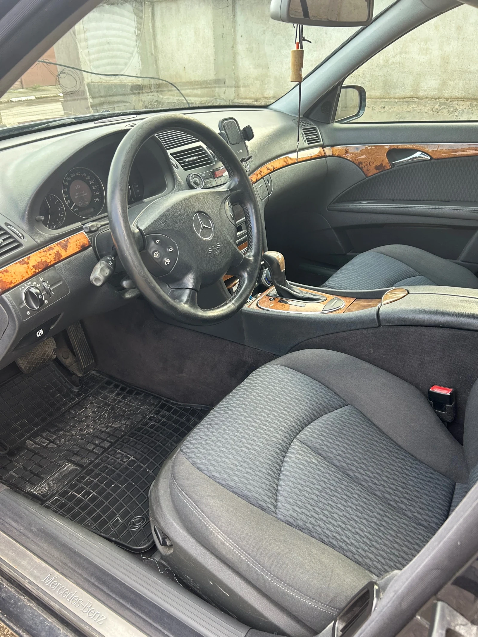 Mercedes-Benz E 220, снимка 7 - Автомобили и джипове - 54874899