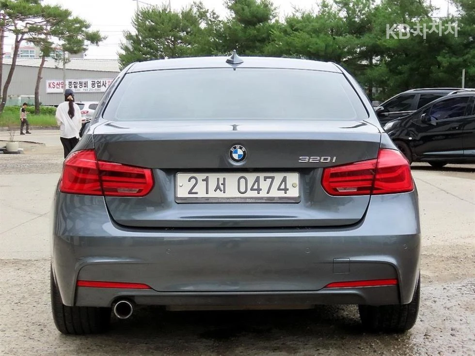 BMW 320 FULL EXTRAS* 80000KM!!!, снимка 4 - Автомобили и джипове - 54924144