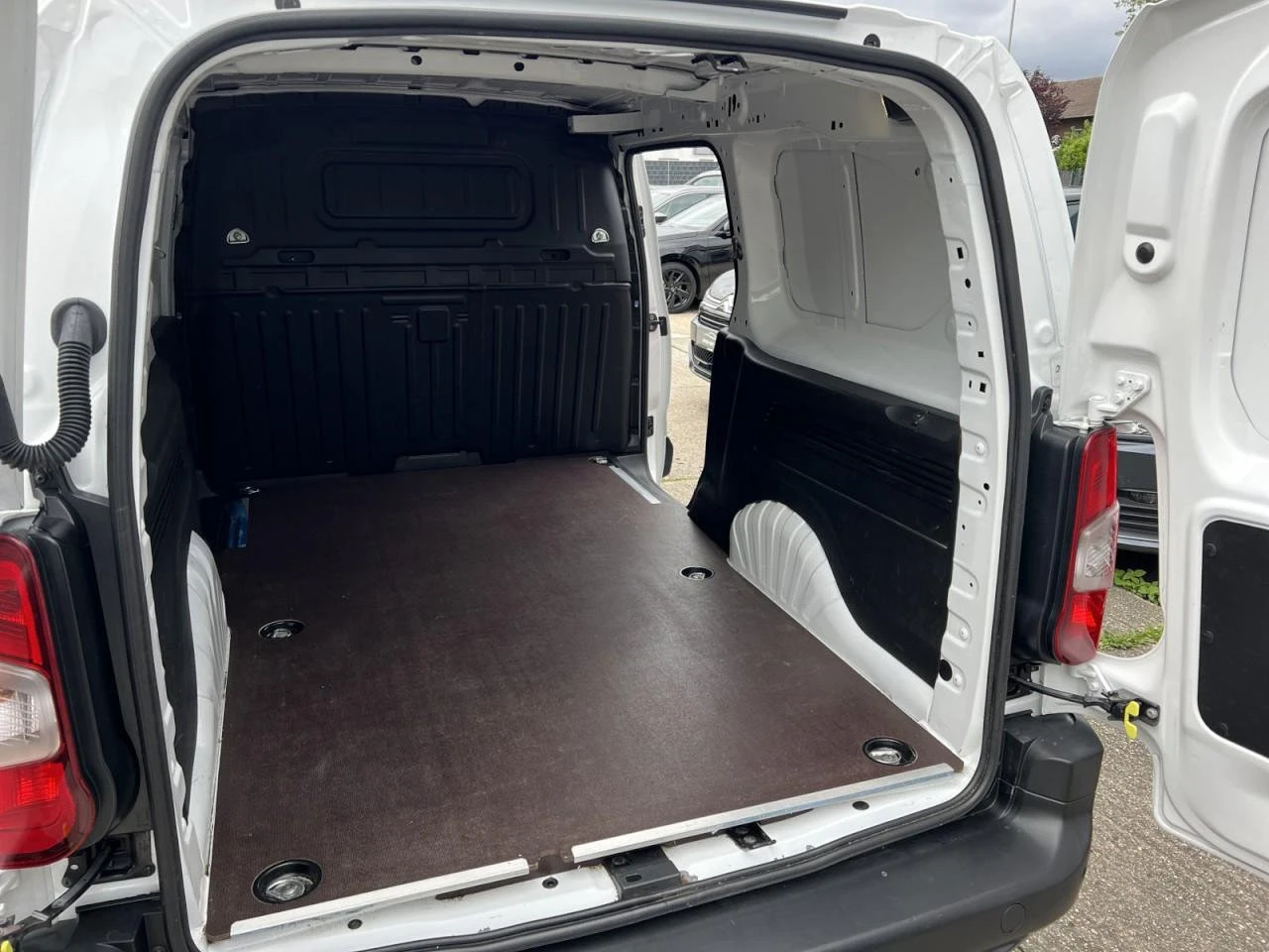 Opel Combo E-Cargo/136HP/XL-EDITION/CAM/NAVI/LED/ACC/410q, снимка 13 - Автомобили и джипове - 54925410