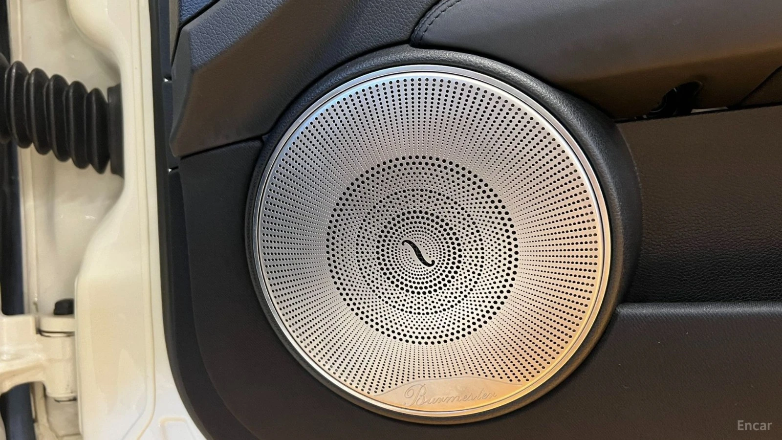 Mercedes-Benz C 63 AMG BURMESTER* KW COIL* KEYLESS, снимка 9 - Автомобили и джипове - 55645998