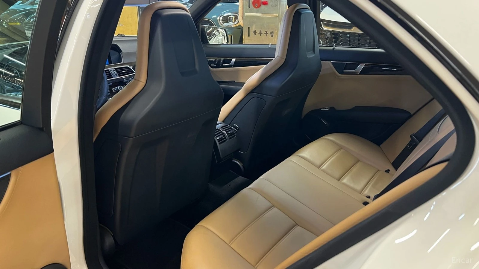 Mercedes-Benz C 63 AMG BURMESTER* KW COIL* KEYLESS, снимка 14 - Автомобили и джипове - 55645998