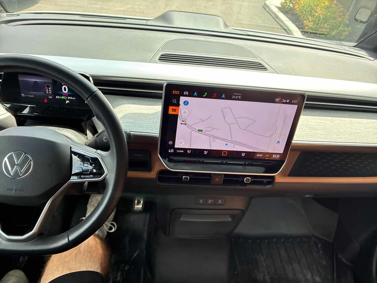 VW ID.Buzz 1st Edition/360/DIS/HUD/ОБДУХВАНЕ, снимка 9 - Автомобили и джипове - 55702176