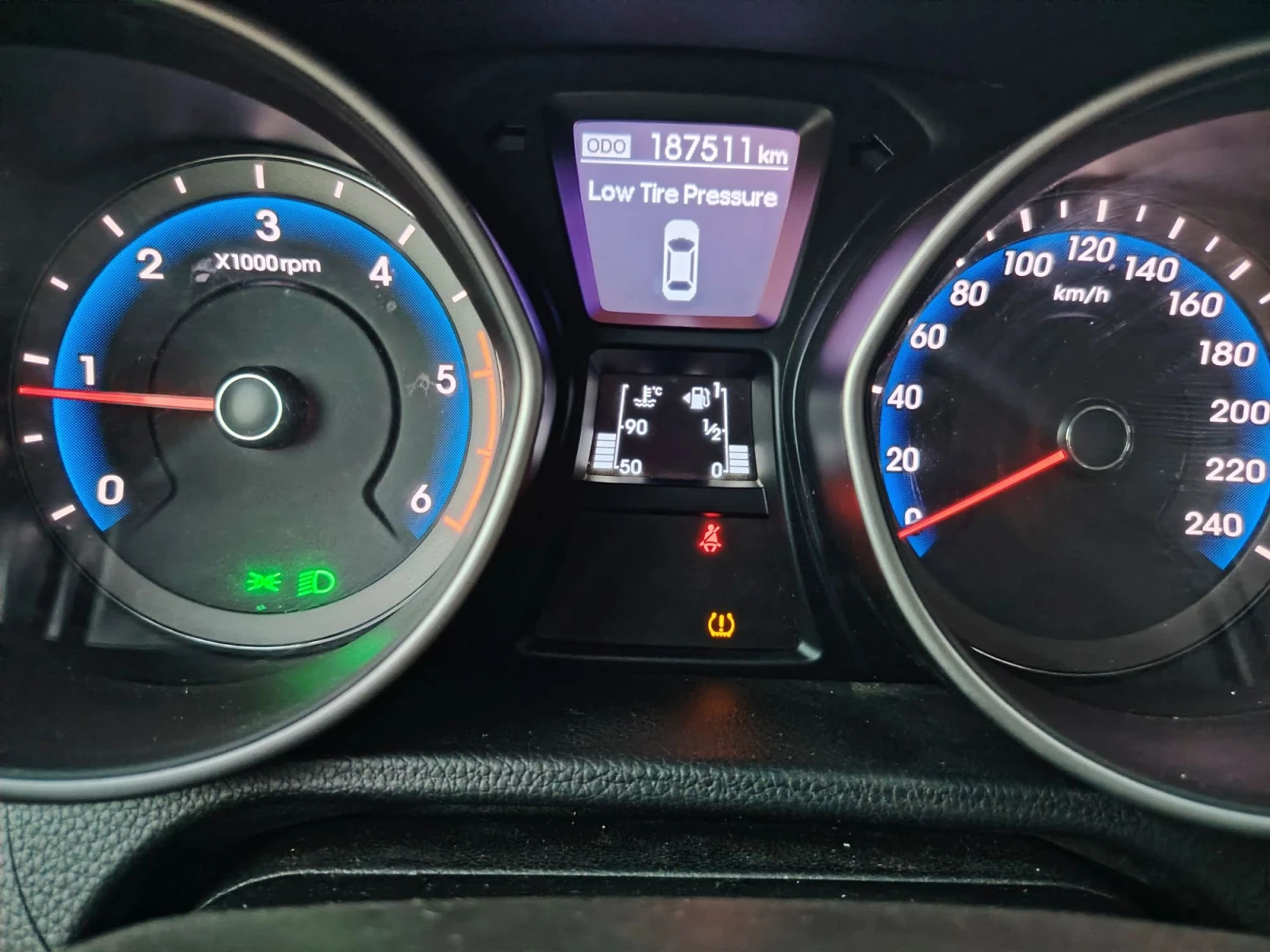 Hyundai I30 1.6 crdi-110kc., снимка 13 - Автомобили и джипове - 55866142