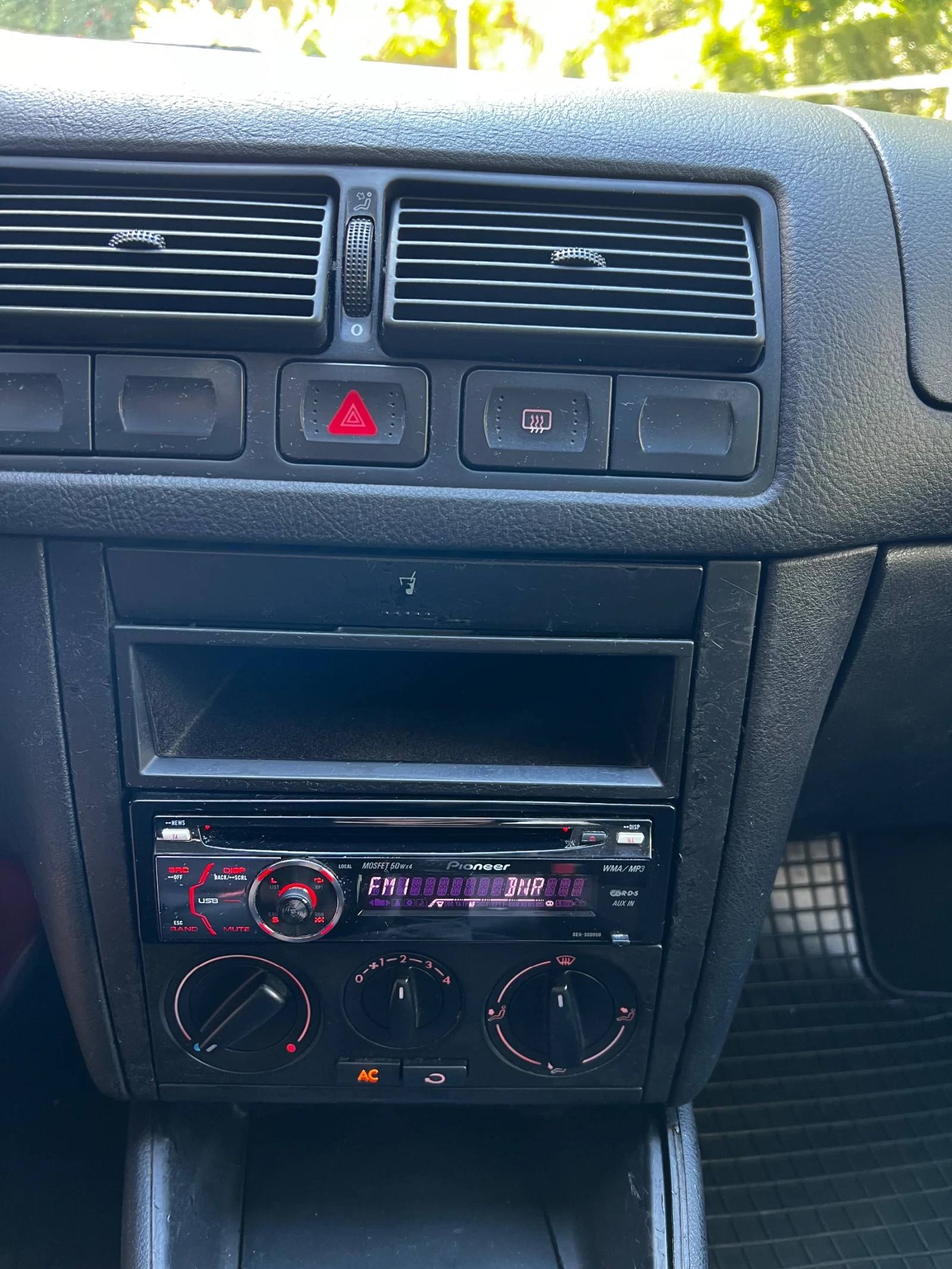 VW Golf 1.9 tdi 90 к.с., снимка 9 - Автомобили и джипове - 56127513