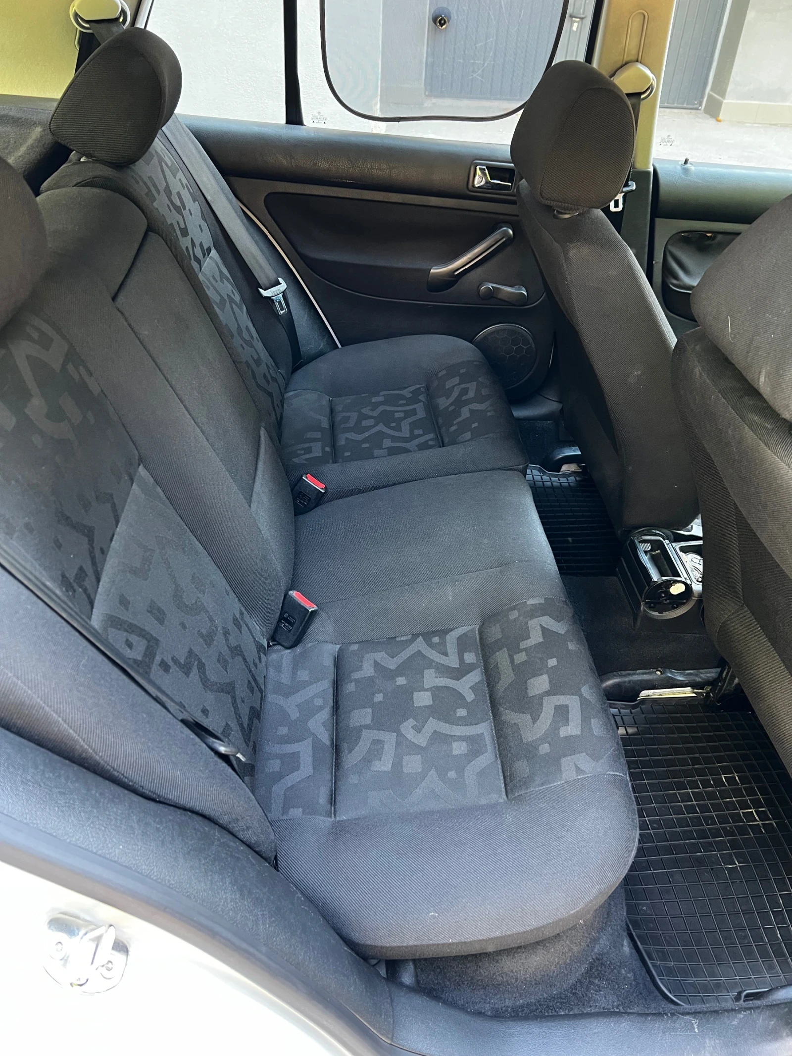 VW Golf 1.9 tdi 90 к.с., снимка 6 - Автомобили и джипове - 56127513