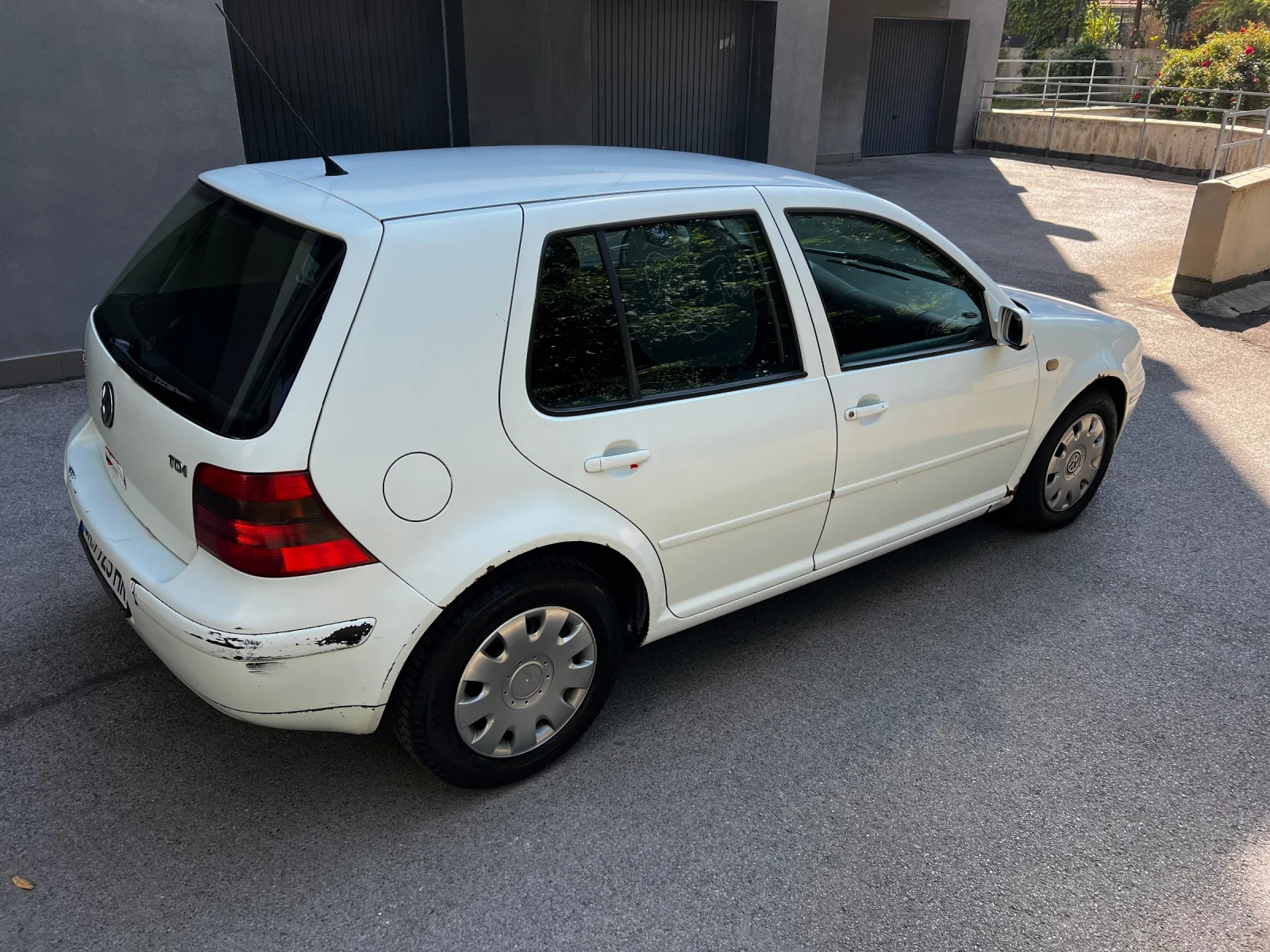 VW Golf 1.9 tdi 90 к.с., снимка 4 - Автомобили и джипове - 56127513