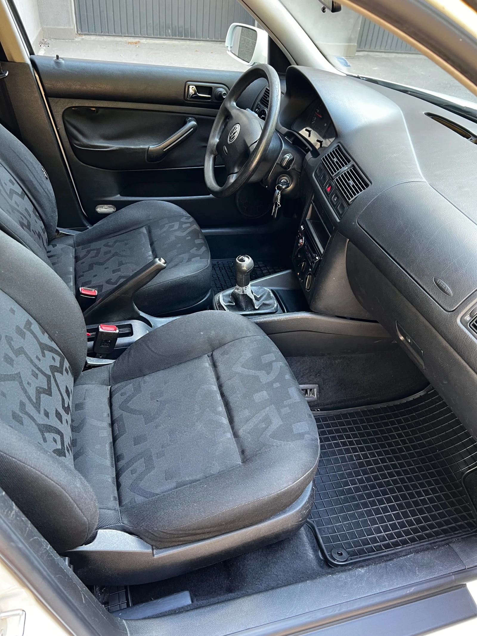 VW Golf 1.9 tdi 90 к.с., снимка 7 - Автомобили и джипове - 56127513