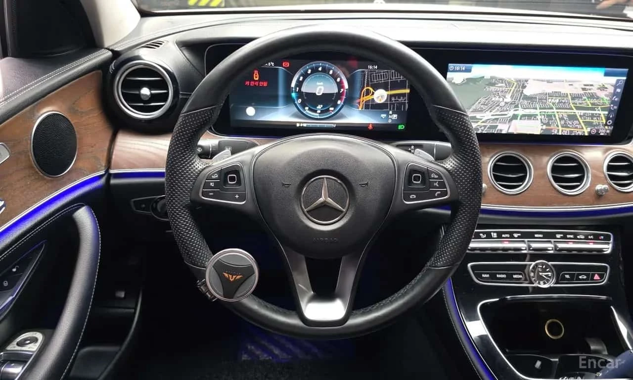 Mercedes-Benz E 300 4MATIC Exclusive | АВТОФИНАНСИРАНЕ, снимка 13 - Автомобили и джипове - 56319132