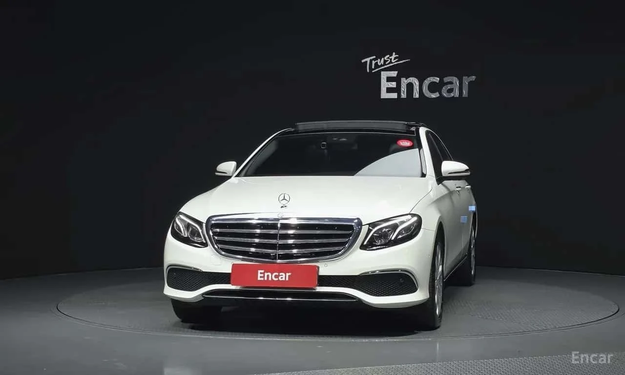Mercedes-Benz E 300 4MATIC Exclusive | АВТОФИНАНСИРАНЕ, снимка 3 - Автомобили и джипове - 56319132