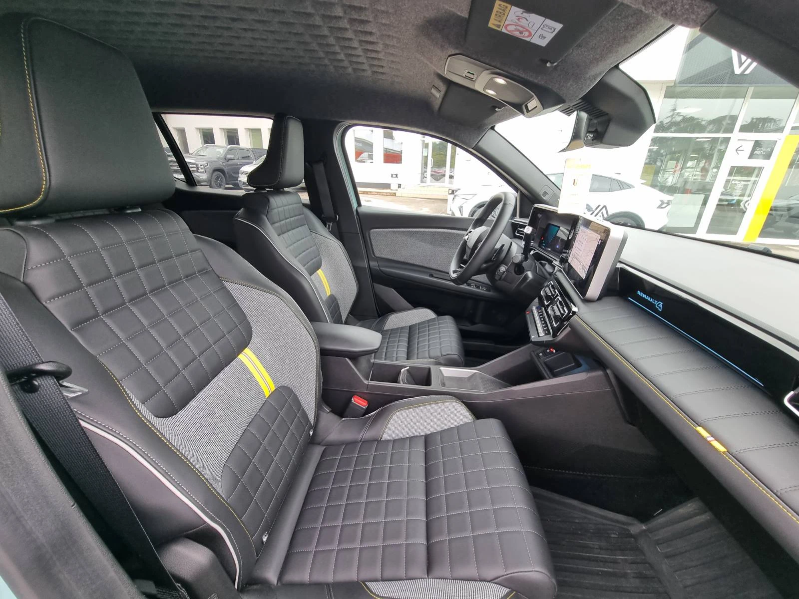 Renault 4 Iconic E-tech EV150 52kWh | Mobile.bg � ����������� 15