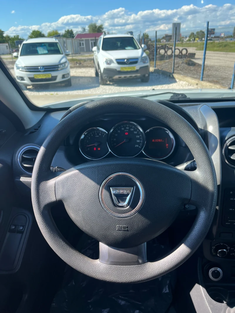 Dacia Duster 1.5 dCI 4x4, снимка 10 - Автомобили и джипове - 52366369