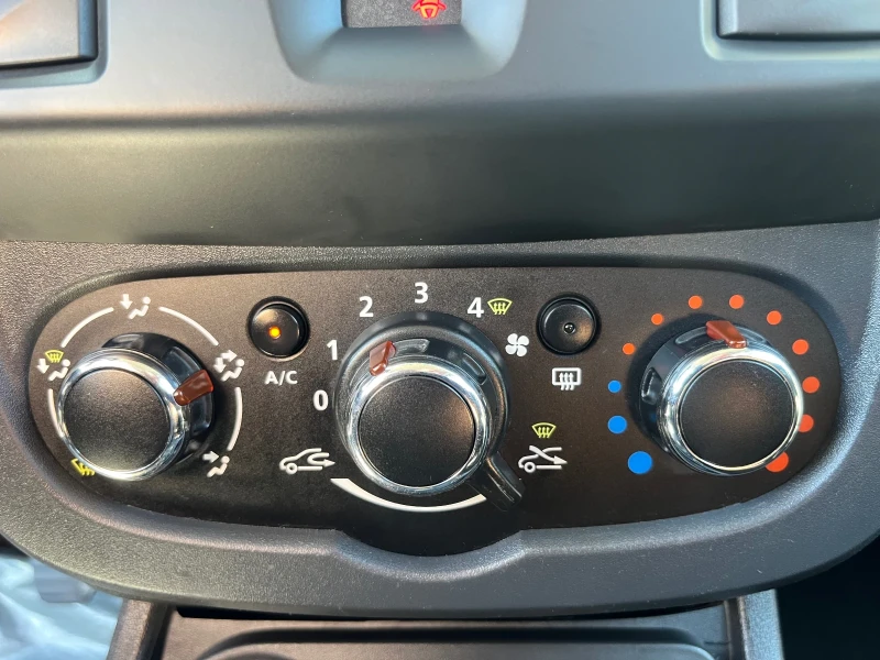 Dacia Duster 1.5 dCI 4x4, снимка 12 - Автомобили и джипове - 52366369