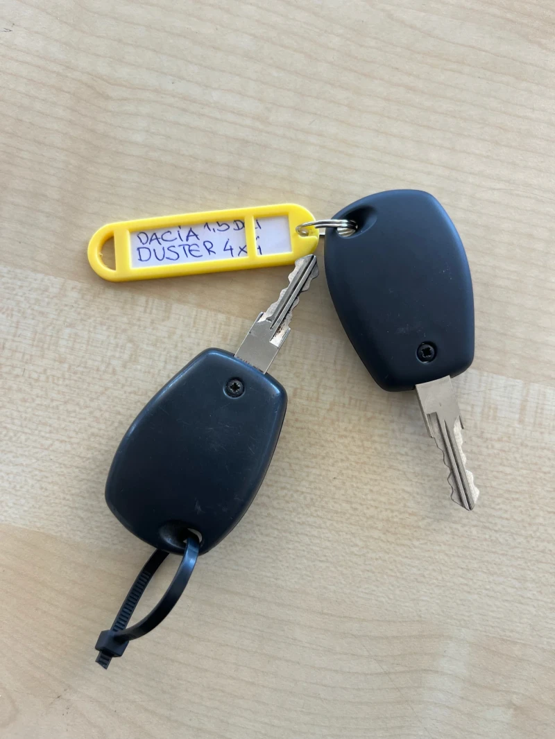 Dacia Duster 1.5 dCI 4x4, снимка 17 - Автомобили и джипове - 52366369