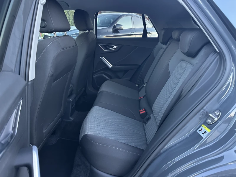 Audi Q2 30TDI S Tronic 116к.с DISTRONIC* FULL LED, снимка 11 - Автомобили и джипове - 52506545