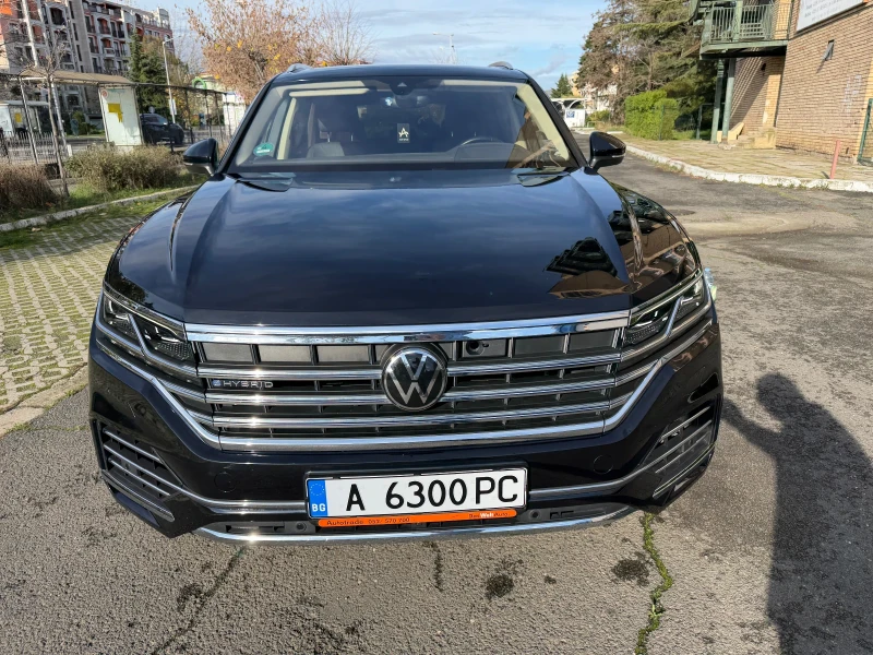 VW Touareg, снимка 2 - Автомобили и джипове - 52574650
