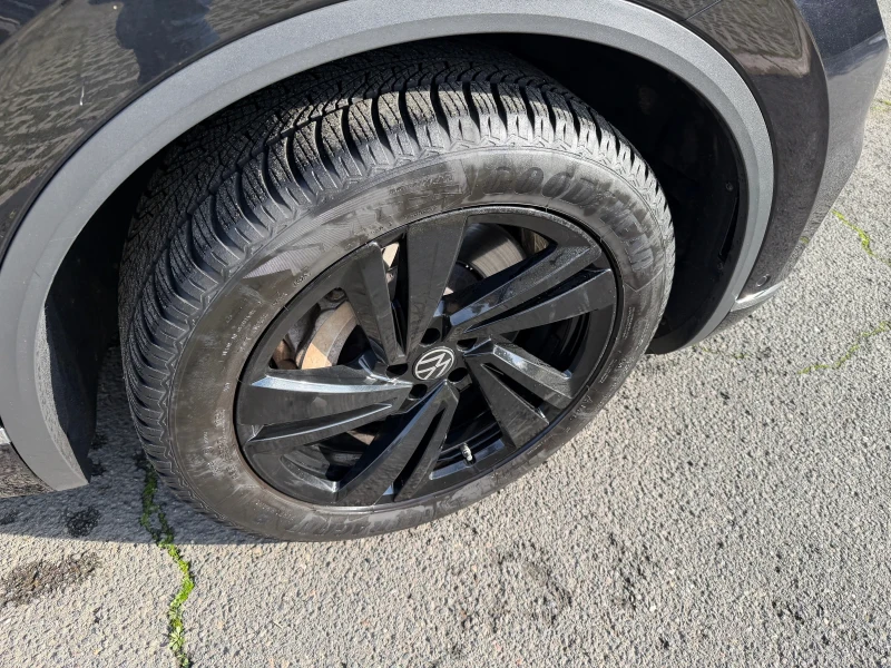 VW Touareg, снимка 17 - Автомобили и джипове - 52574650