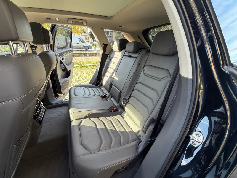 VW Touareg, снимка 6 - Автомобили и джипове - 52574650