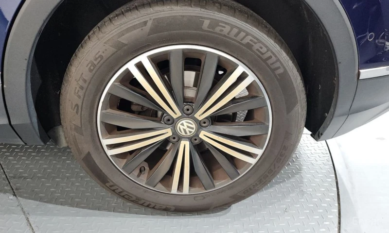 VW Tiguan, снимка 5 - Автомобили и джипове - 52962163