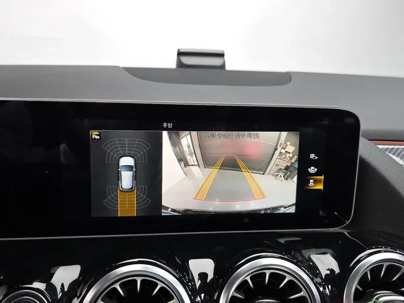 Mercedes-Benz GLA 250, снимка 12 - Автомобили и джипове - 54736341