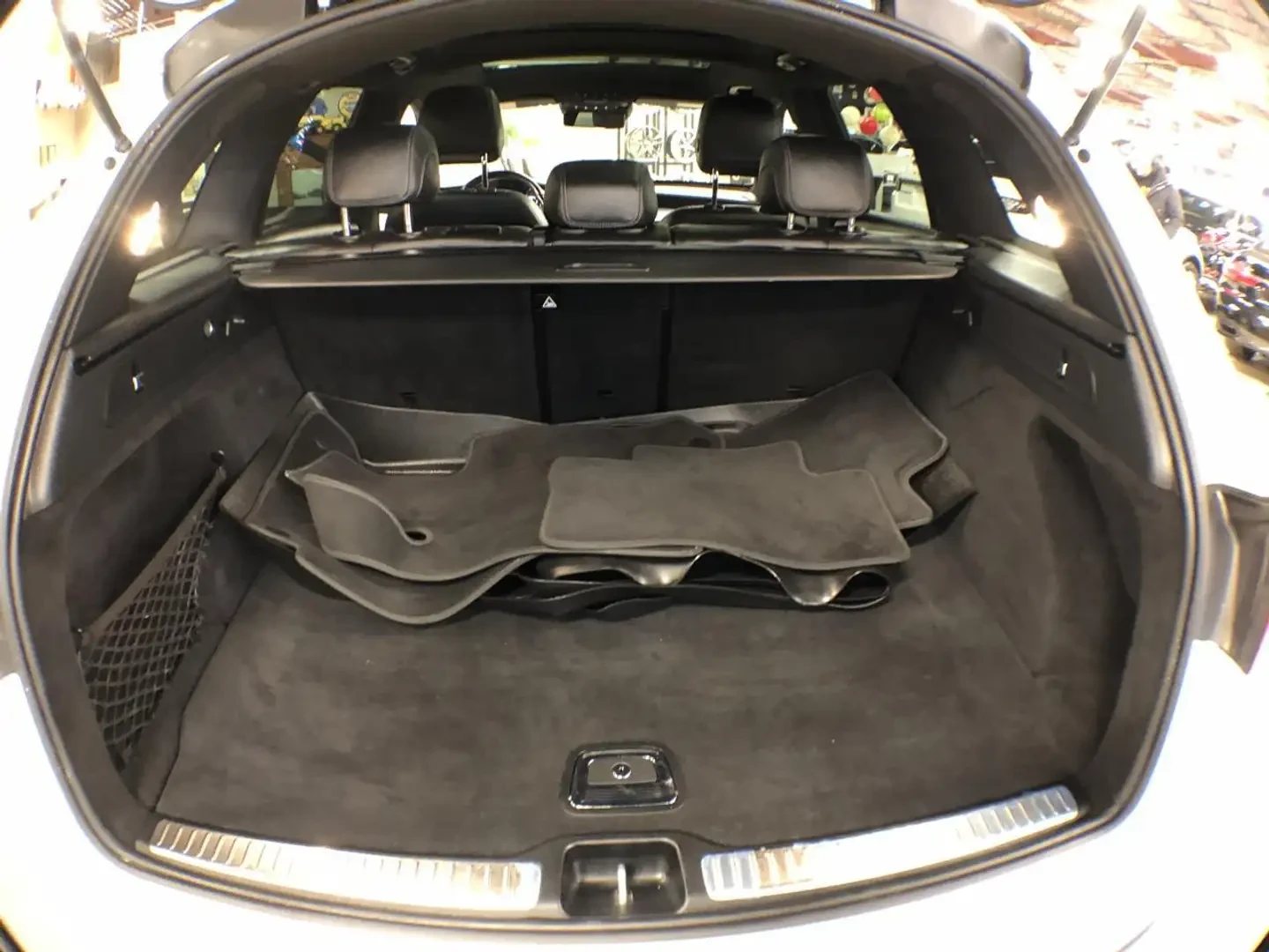 Mercedes-Benz GLC 300 4MATIC AMG Package, снимка 11 - Автомобили и джипове - 54365875