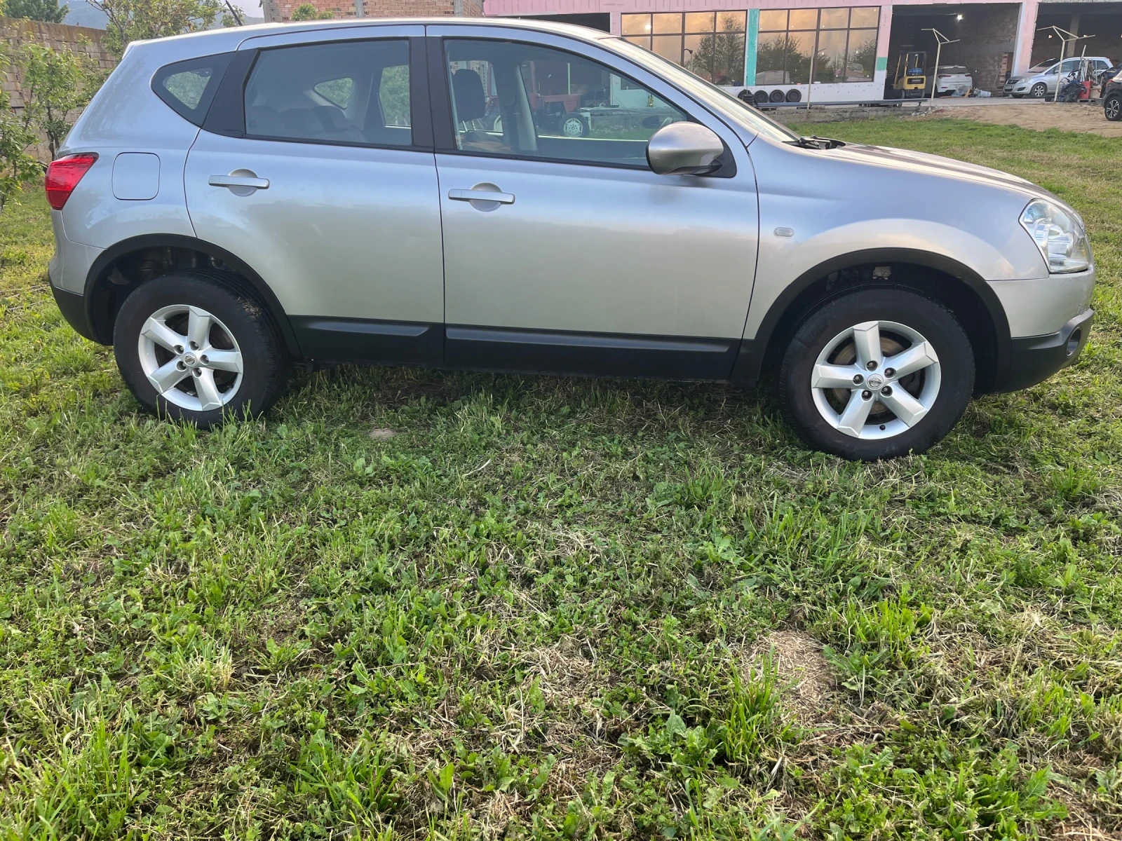 Nissan Qashqai 1, 6 Benzin Acenta, снимка 4 - Автомобили и джипове - 54513841